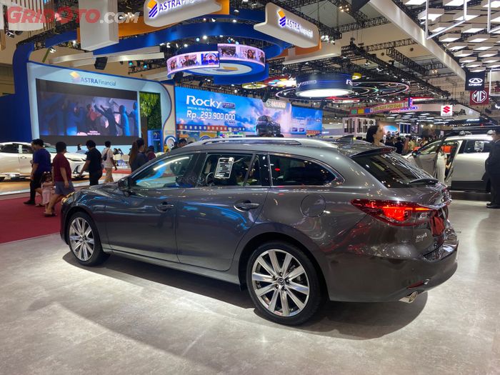 Mazda6 Estate NIK 2024 kena diskon lumayan besar.
