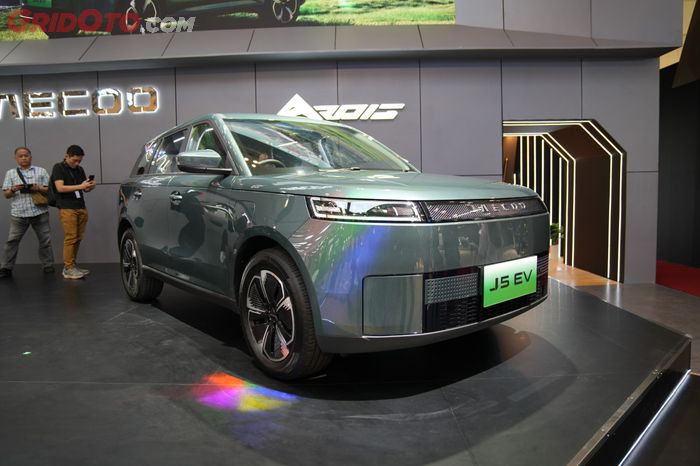 JAECOO J5 EV warna Forest Green