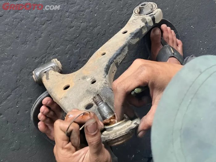 Harus Tahu, Kenali Fungsi dan Tips Merawat Bushing Arm Suspensi Mobil