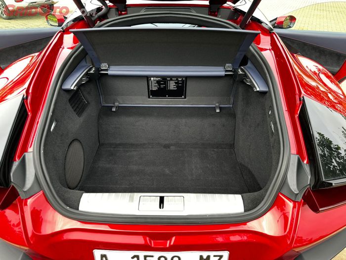 Bagasi Ferrari 12Cilindri