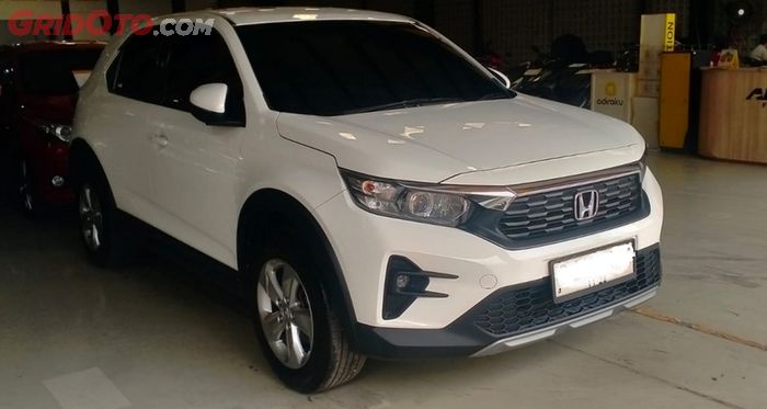 Ilustrasi Honda WR-V E sebelum penyegaran.