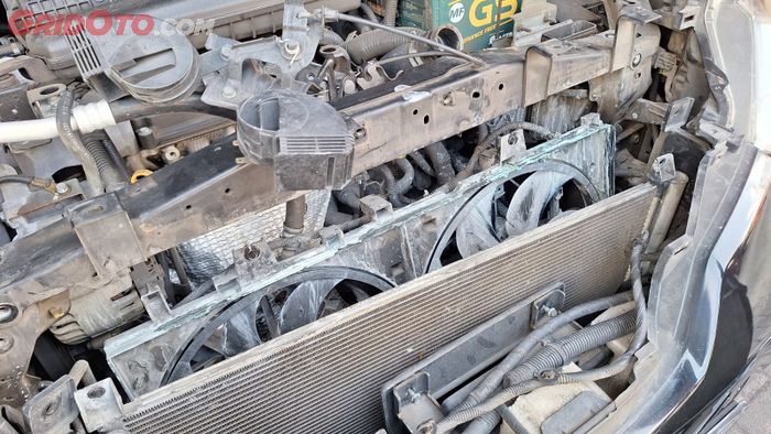 Ceceran air radiator di mobil jangan dibiarkan, mesin bisa overheat 
