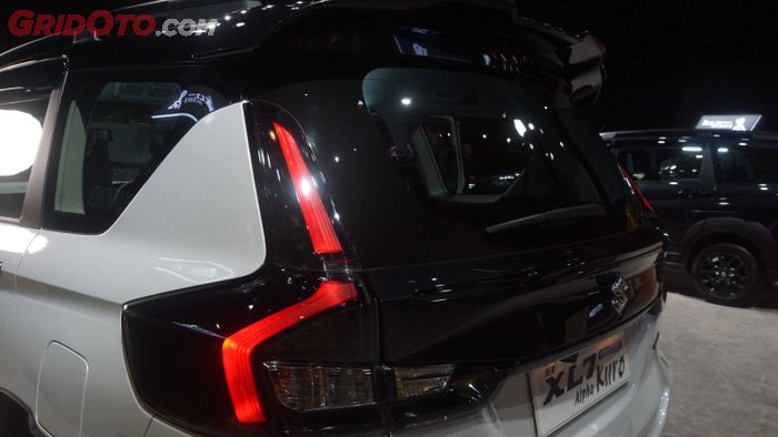 Lampu belakang XL7 Hybrid Alpha Kuro