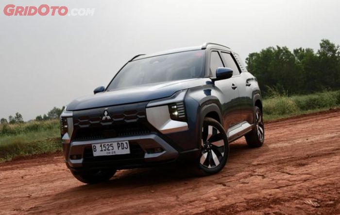 Mitsubishi Destinator menjadi Car of The Year di ajang GridOto Award 2025