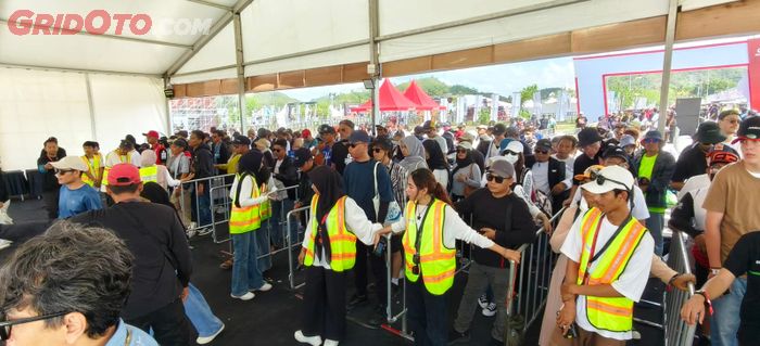 Antusiasme masyarakat untuk datang ke ajang MotoGP Indonesia 2025 di sirkuit Mandalika, NTB