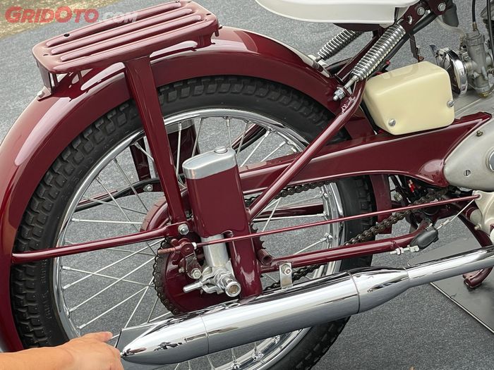 Gir dan rem belakang Yamaha YA-1 berada di kanan semua