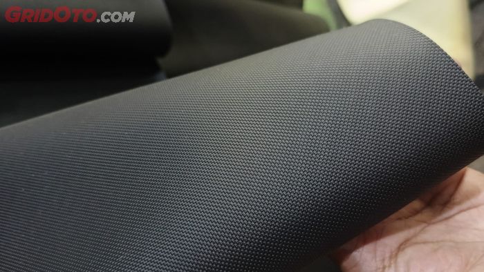 Ini jenis kulit jok motor yang aman dari cakaran kucing 