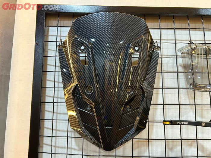 Ada juga cover dudukan windshield NMAX Connected yang dibanderol Rp 200 ribu