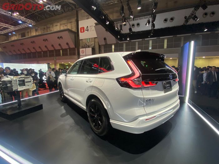 Honda CR-V e:FCEV punya tampang unik.