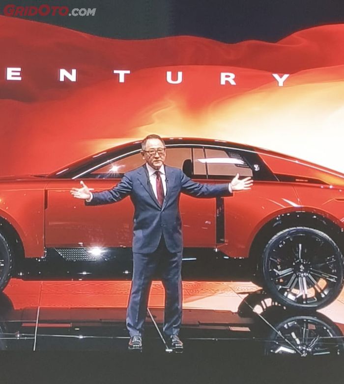 Akio Toyoda dalam presentasi Century di Japan Mobility&nbsp;Show&nbsp;2025