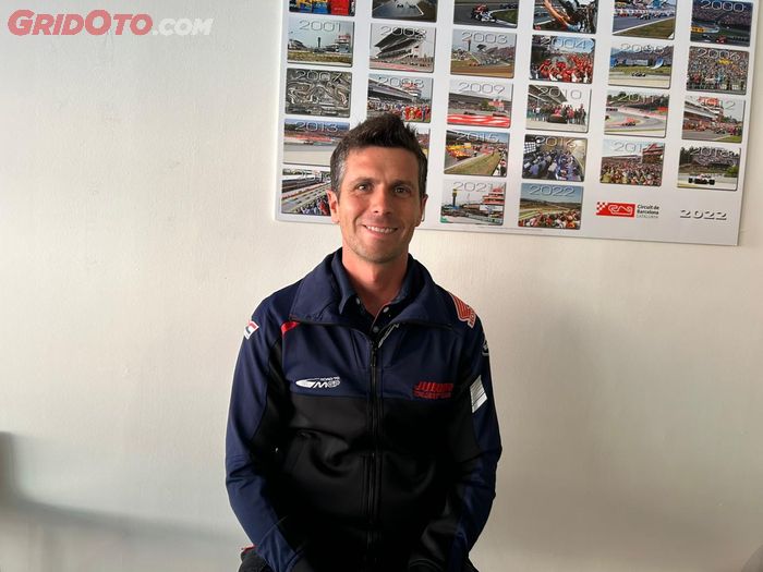 Joan Olive, Manager Junior Talent Team terus memantau perkembangan Veda selama balap dan latihan di Eropa