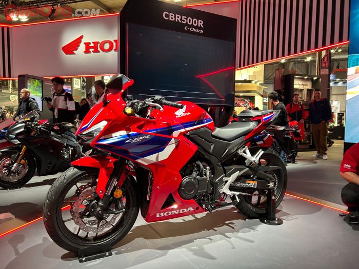 Secara tampilan, tidak ada perbedaan mencolok antara Honda CBR500R e-Clutch dibandingkan pendahulunya