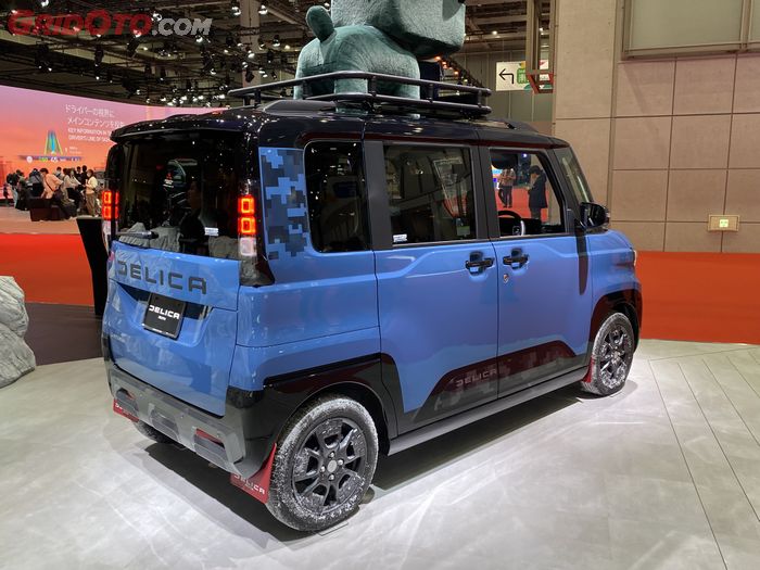 Detail buritan Mitsubishi Delica Mini.