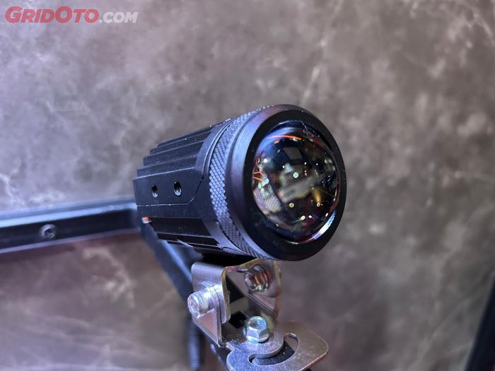 Osram CBI Racer Pro punya desain bulat dengan daya masing-masing lampu 30 watt, cocok buat motor sampai 250 cc