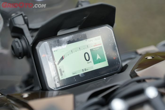 Panel indikator sudah TFT dan bisa menampilkan navigasi dalam bentuk panah.