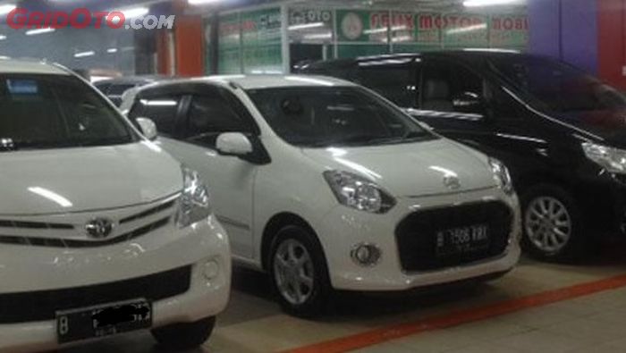 Ilustrasi mobil bekas Daihatsu Ayla