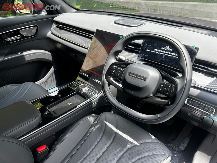 Lepas L8 setir kanan di Indonesia