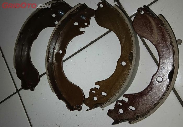 Kampas rem belakang xenia