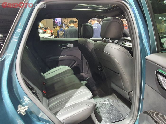 Bangku Lepas L8 bisa disetel hingga 16 konfigurasi 