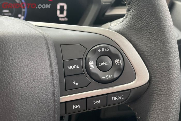 Tombol Adaptive Cruise Control baru di Toyota Veloz Hybrid.