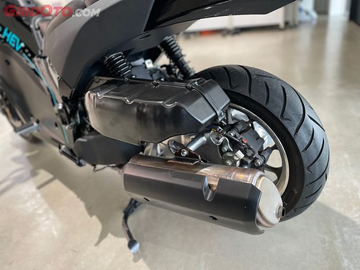 Mesin Proto HEV (Hybrid Electric Vehicle) unik sekali, knalpot ada di sebelah kiri.