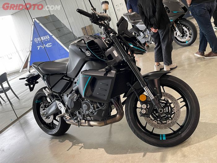 Proto PHEV (Plug In Hybrid Electric Vehicle) mengambil basis dari MT-09 yang diberi perangkat dinamo motor listrik dan baterai.