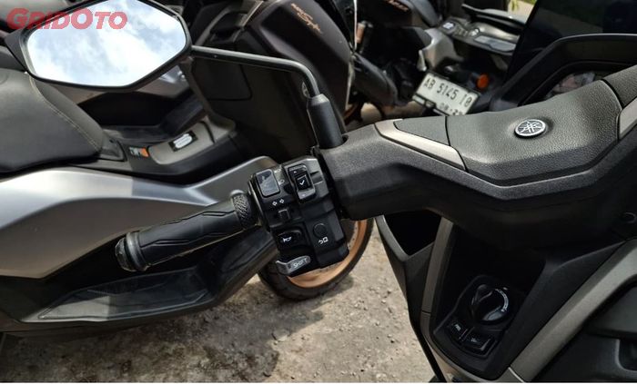 tombol Y Shift di Yamaha NMAX Turbo