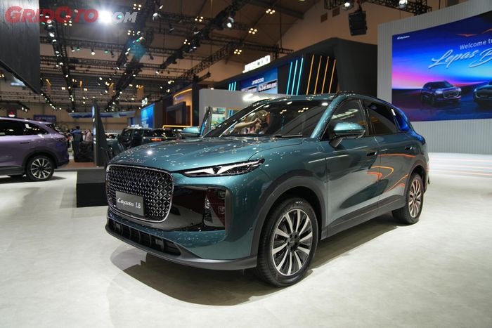 Lepas L8 versi setir kanan yang dijual di Indonesia