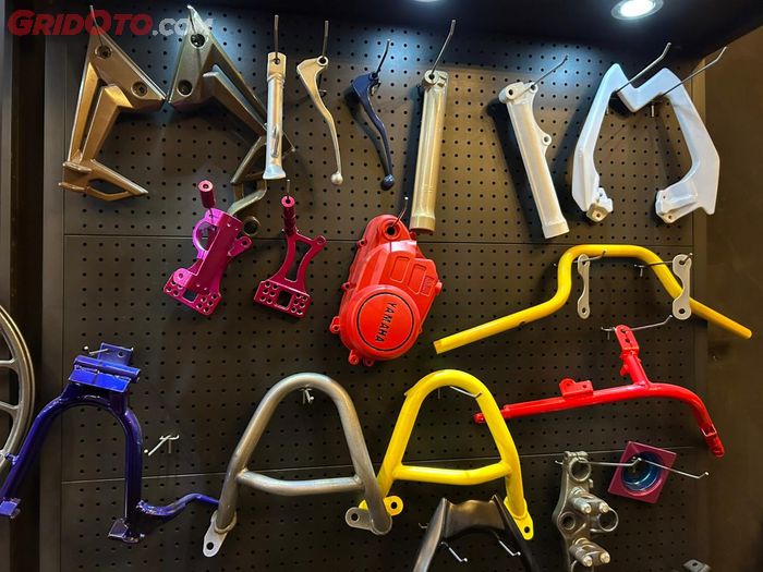 Selain pelek, komponen kendaraan berbahan logam lainnya bisa di powder coating