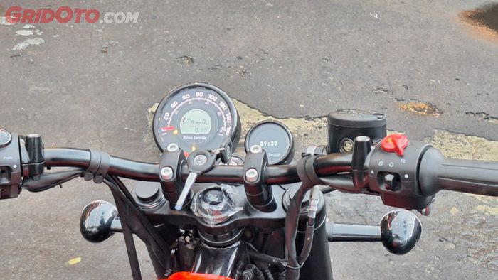 Speedometer Royal Enfield Hunter 350 terbaru kini sudah dilengkapi dengan Tripper Pod