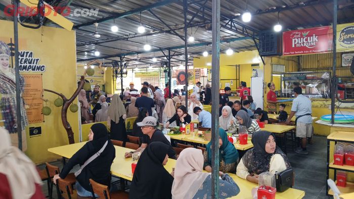  Veloz Hybrid EV Lintas Nusa singgah di Bandar Lampung, nyicip Sambal Seruit