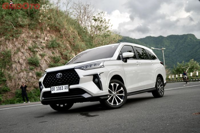 Toyota Veloz Hybrid EV