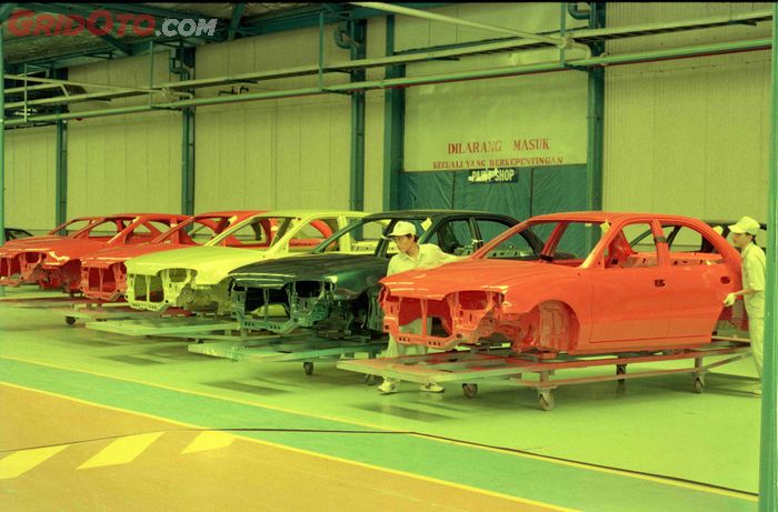 Bodi Hyundai Elantra di Pabrik PT Handal tahun 90an