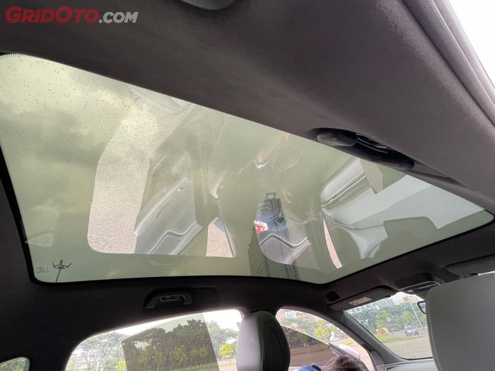Panoramic Moonroof milik XPENG G6 Pro.