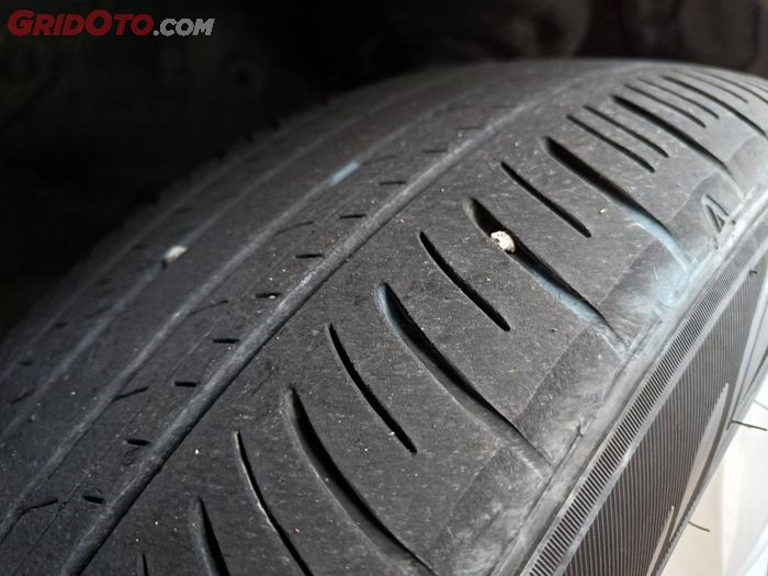 Telapak ban mobil bisa terjadi bocor halus