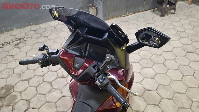 Tampak dari belakang cover Baby Forza buat Honda PCX 160 