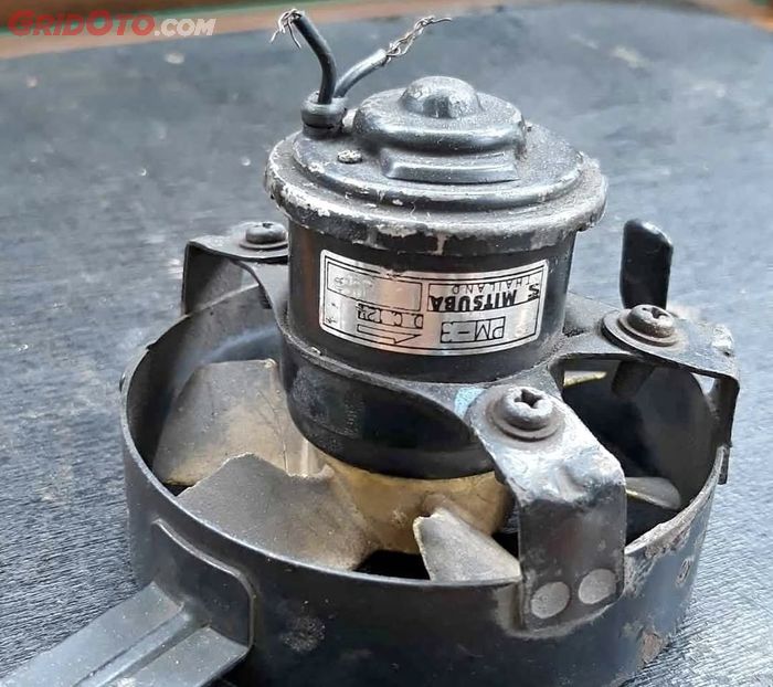 Kipas radiator mobil rusak