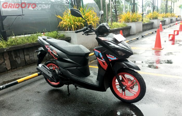 Vario 125 Street punya konsep setang yang dibiarkan terekspos