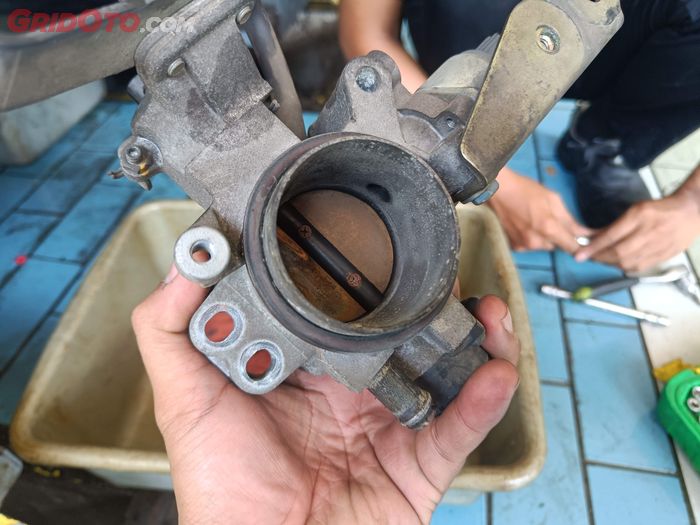 Throttle body mobil