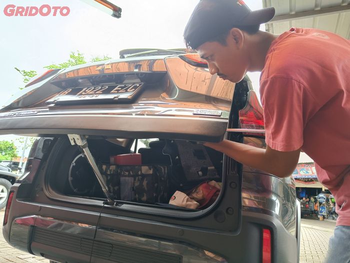 Perbaikan bodi mobil penyok dengan sistem PDR