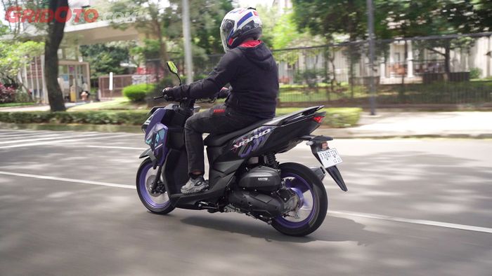 Honda Vario Street 125 posisi berkendaranya lebih rileks untuk jalan jauh.