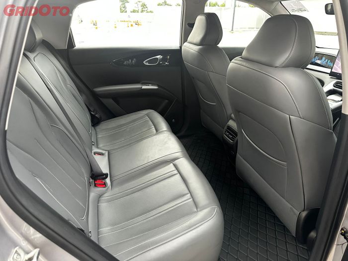 Kabin belakang Geely EX2 Max 2026