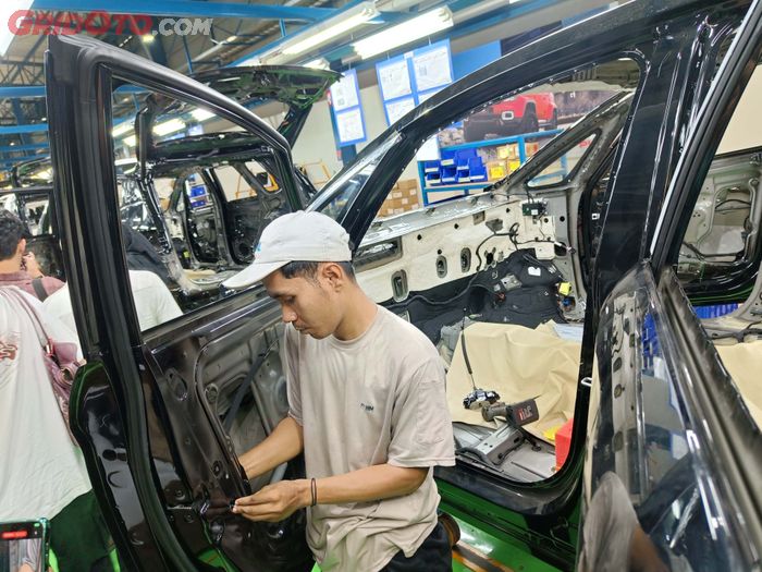 Perakitan Aletra L8 EV dibagi ke bebrapa tahapan