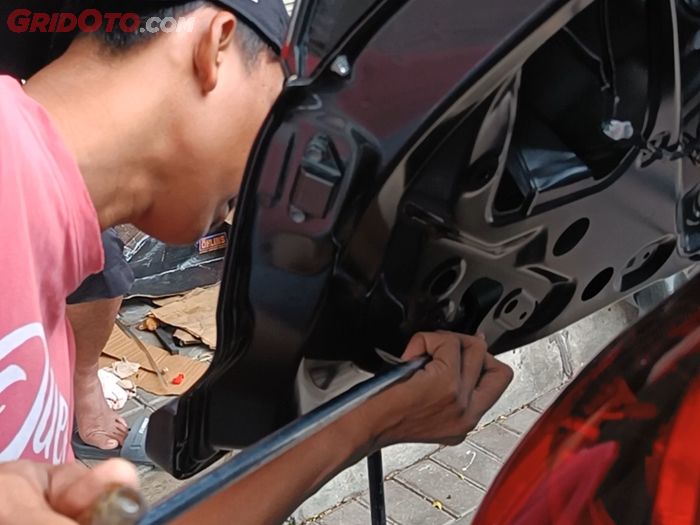 perbaikan bodi mobil dengan sistem PDR