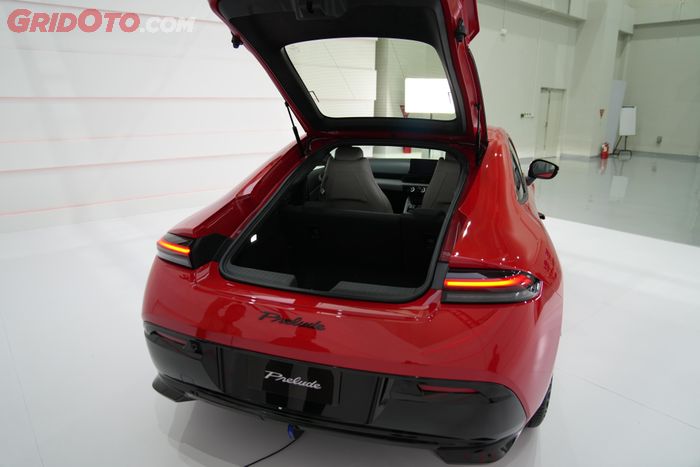 Bagasi Honda Prelude cukup luas memuat koper besar