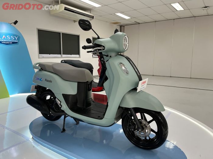 Yamaha Fazzio Hybrid Lux 2026 yang warna Greenish Gray
