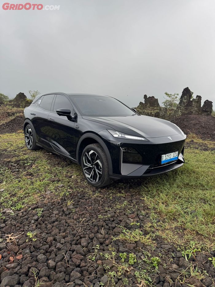 Dibekali baterai berkapasitas 79,9 kWh sehingga punya range yang jauh