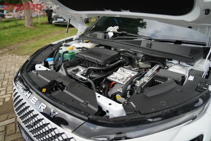 Mesin DHE (Dedicated Hybrid Engine) 1.500 cc 4 silinder turbo dengan motor listrik DHT (Dedicated Hybrid Transmission)
