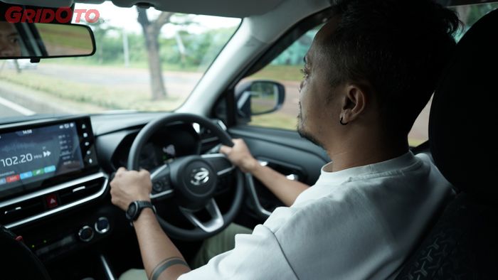 Torsi besar motor listrik membuat laju Rocky Hybrid terasa enteng