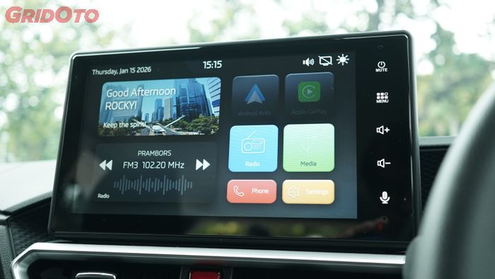 Headunit berukuran 10 inci